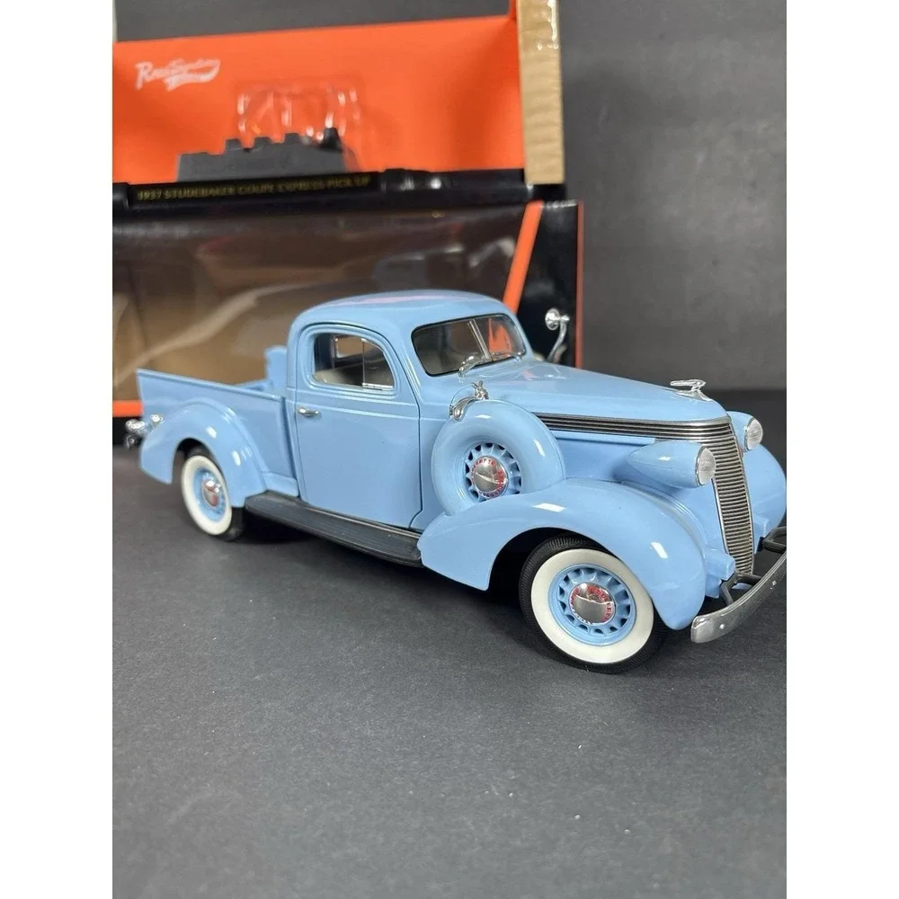 Road Signature 1937 Studebaker Coupe Express Pickup Truck 1:18 Diecast